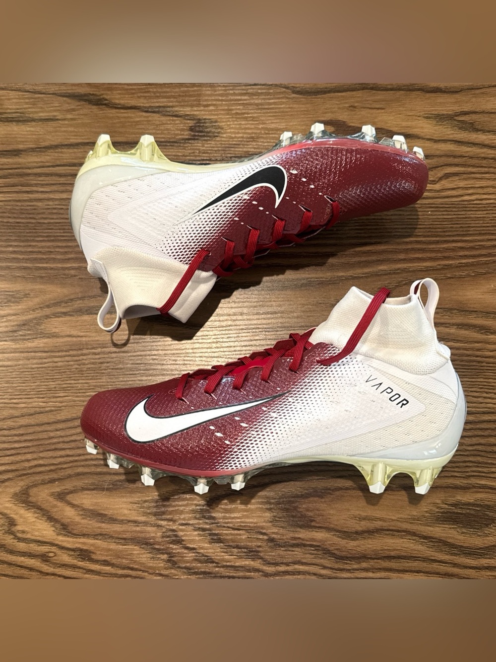 Mens Size 9.5 Vapor Untouchable Pro 3 Football Cleats Maroon White AO3021-101